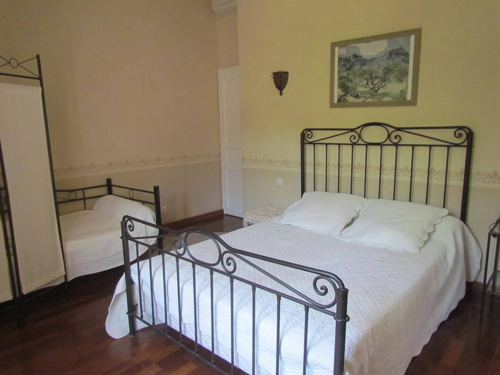 Gites en Provence proche Avignon Boulbon Chambre photo